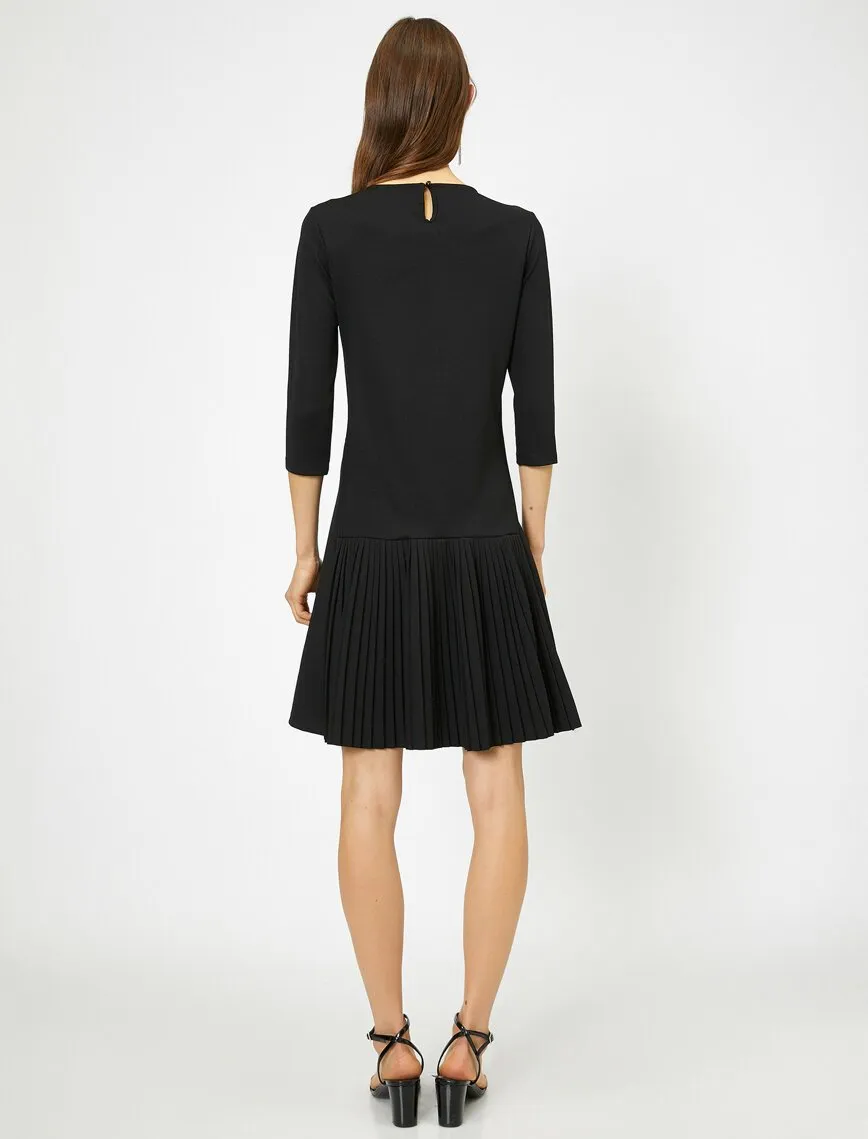 15038 Black Pleated Skirt Dress