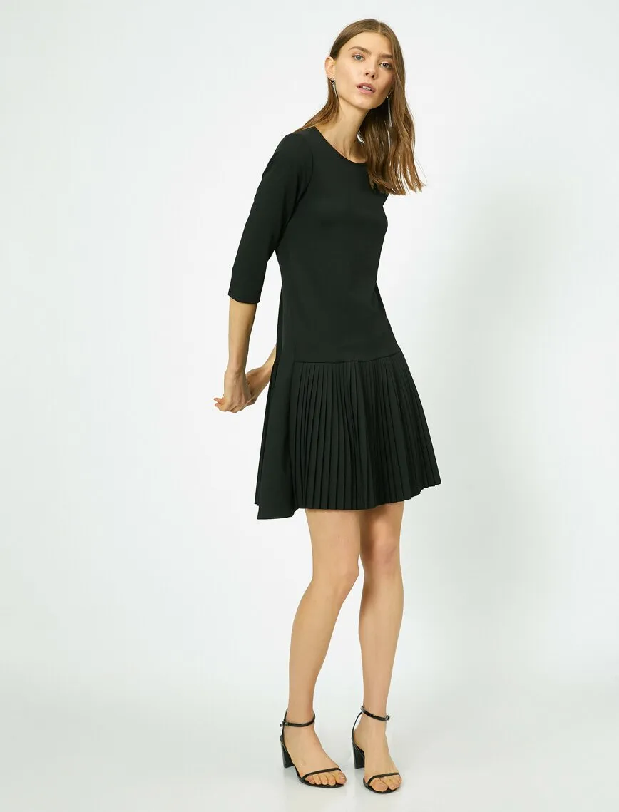 15038 Black Pleated Skirt Dress