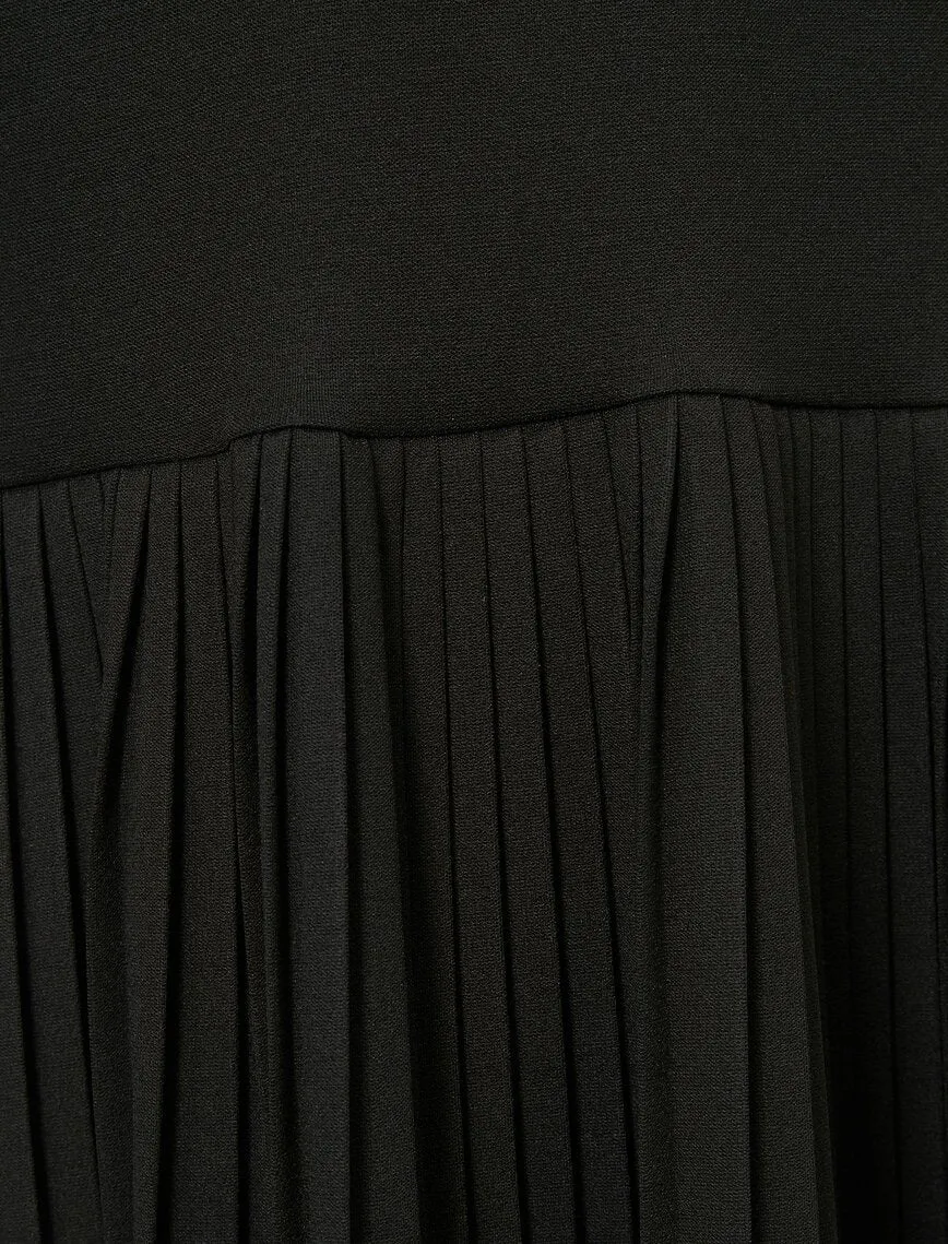 15038 Black Pleated Skirt Dress