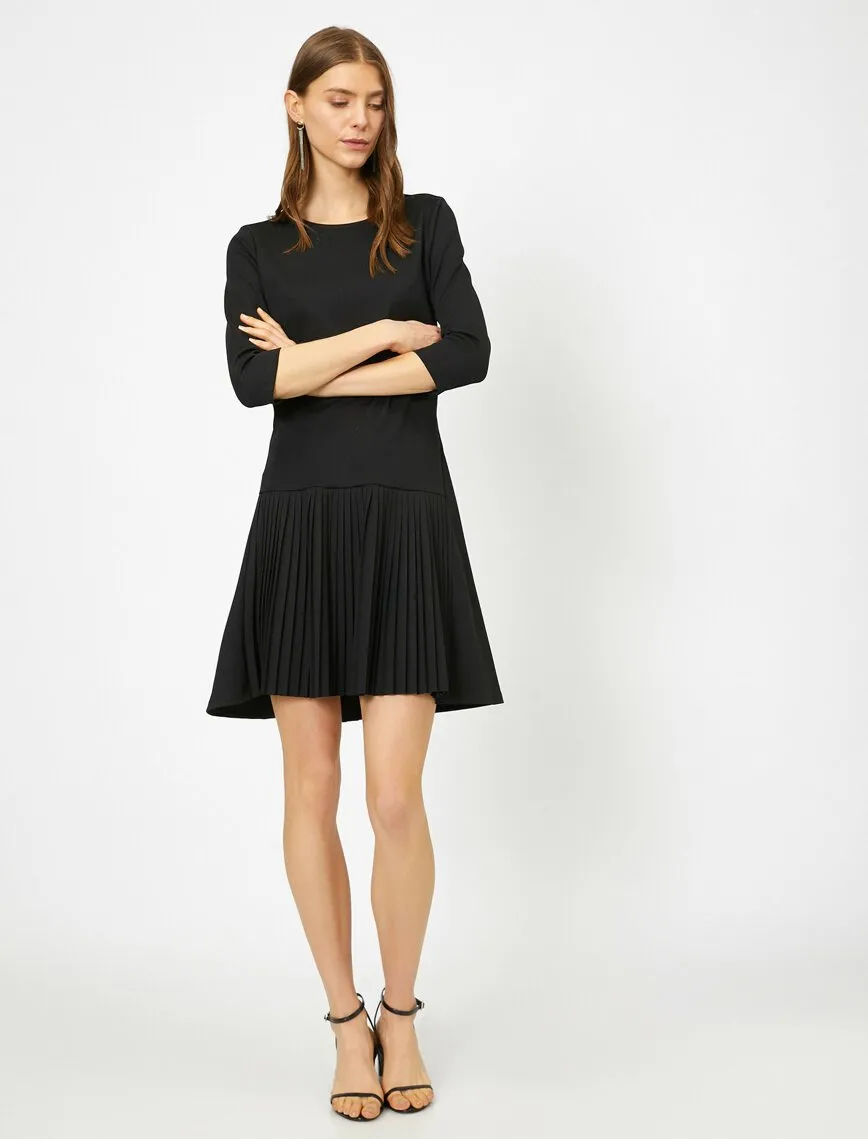 15038 Black Pleated Skirt Dress