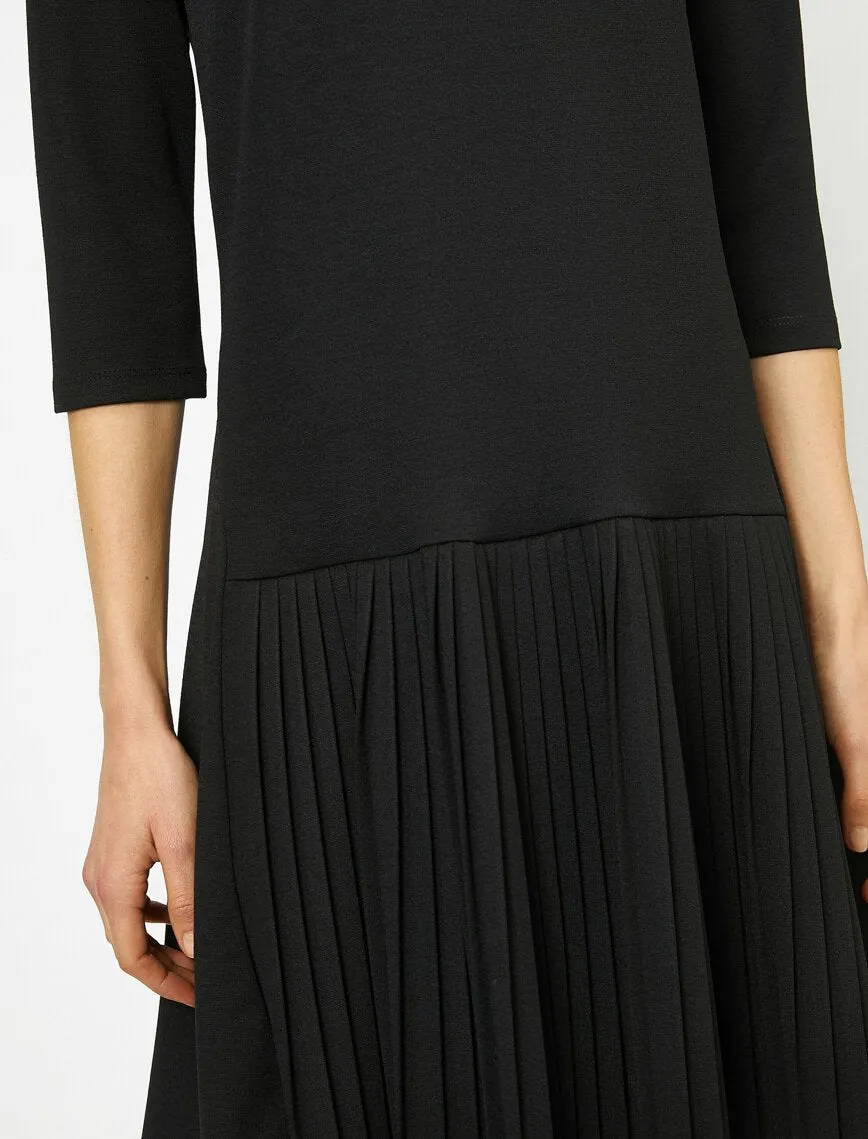 15038 Black Pleated Skirt Dress