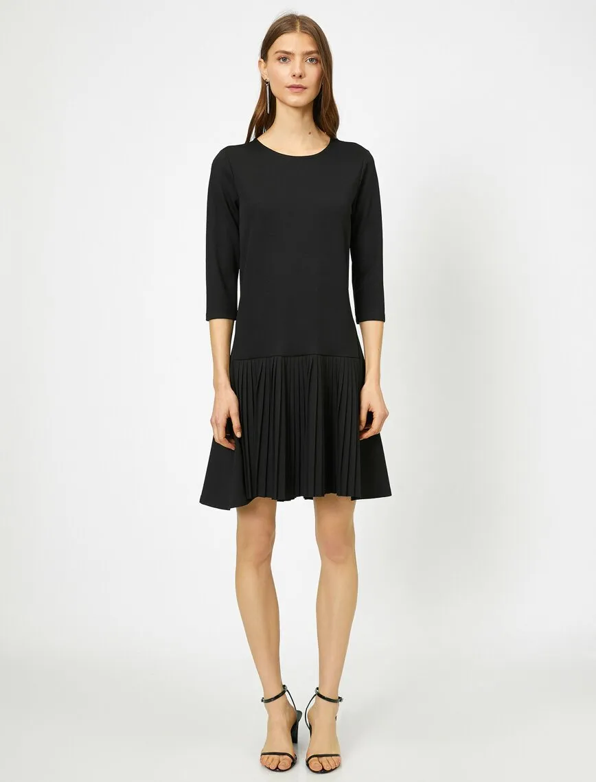 15038 Black Pleated Skirt Dress