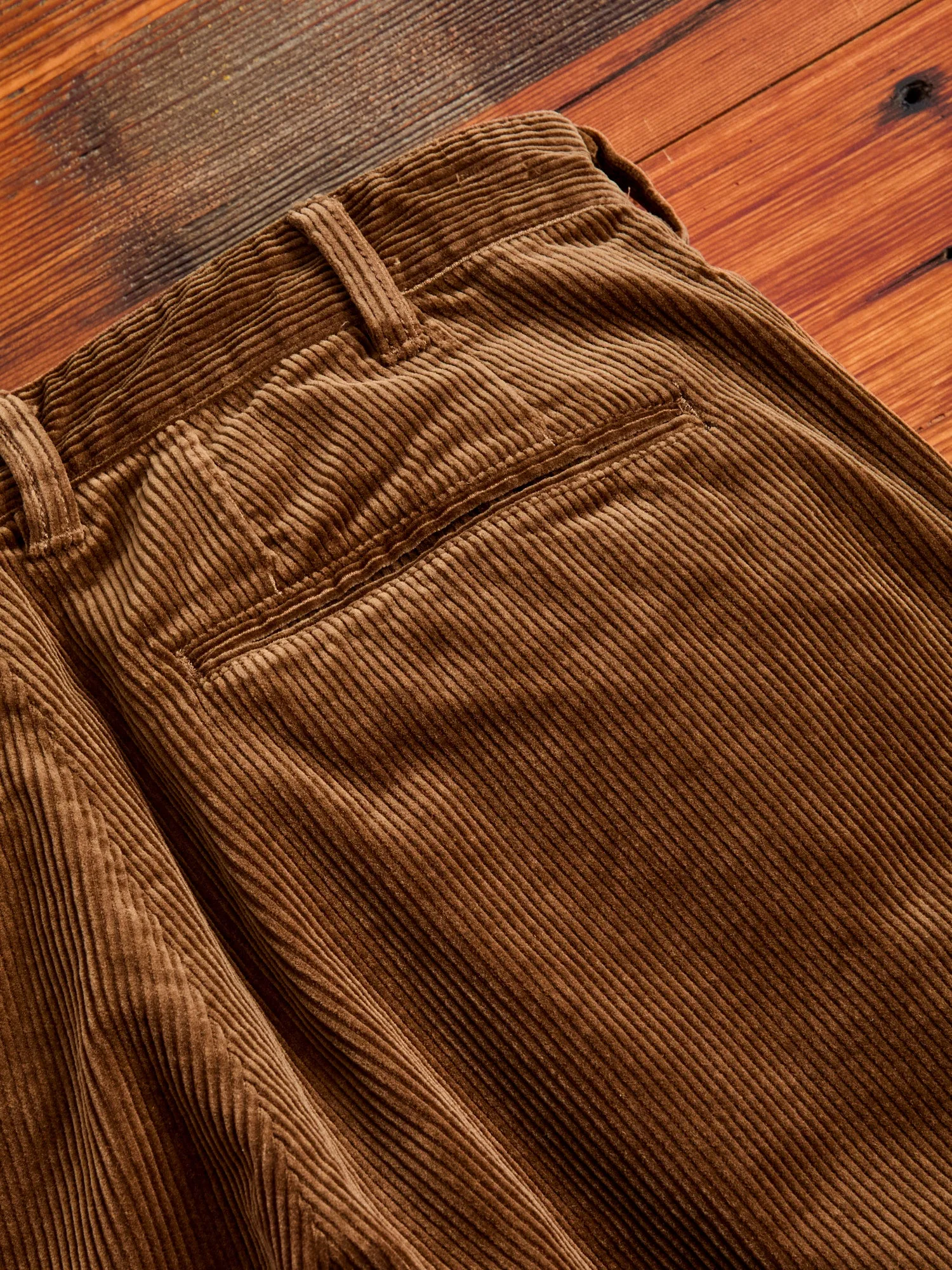 2-Pleat Corduroy Trousers in Golden Brown