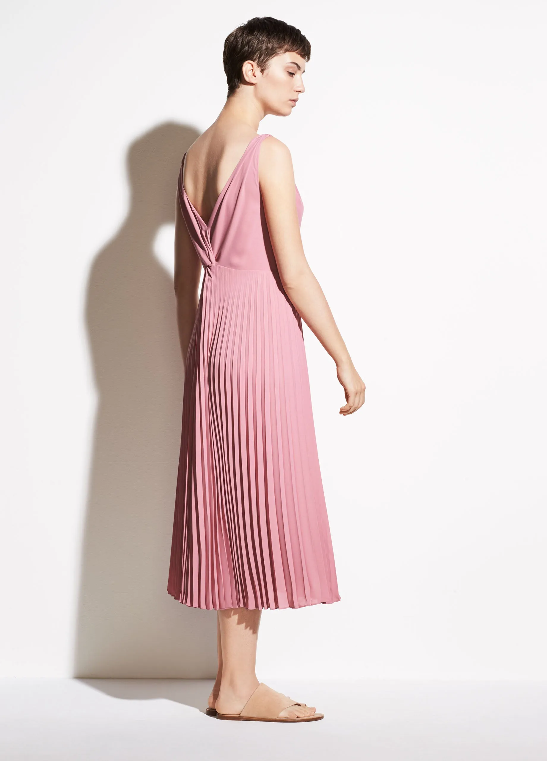 Pleated Twist Front Dress in Baies