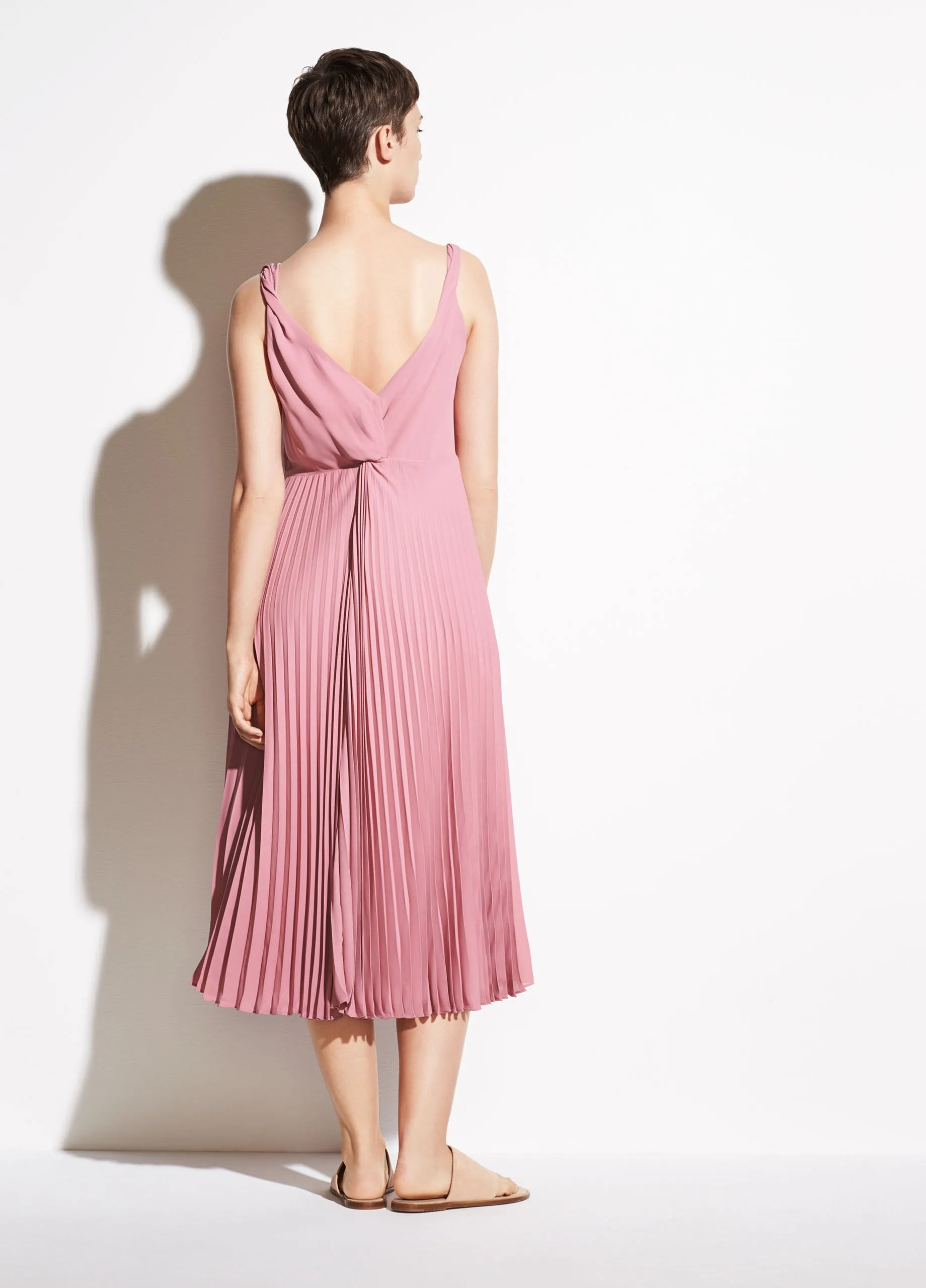 Pleated Twist Front Dress in Baies