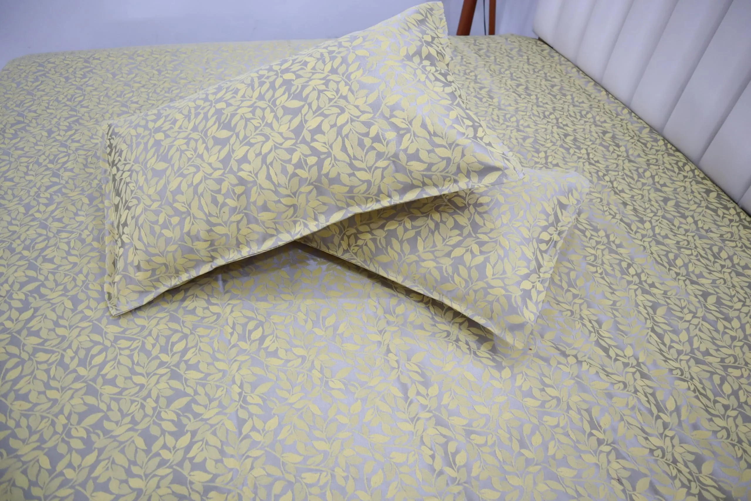 RD TREND 210 Tc Jacquard 100% Cotton Floral King Size 94 Inch (235 Cm) X 100 Inch (250Cm) Double Bedsheet With 2 Pillow Covers Color Yellow