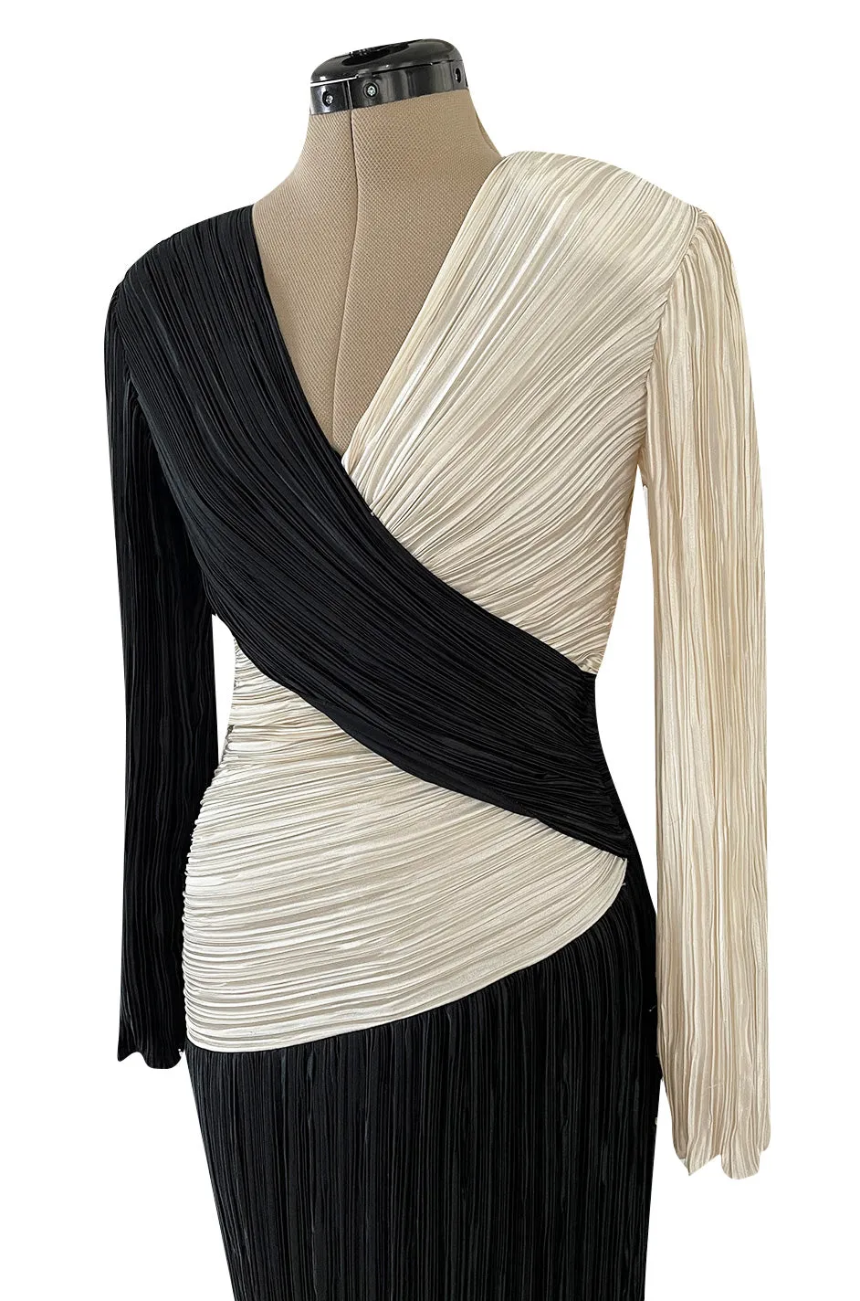 Spring 1980 Mary McFadden Black & Ivory Cross Over Plunge Front & Back Pleated Dress