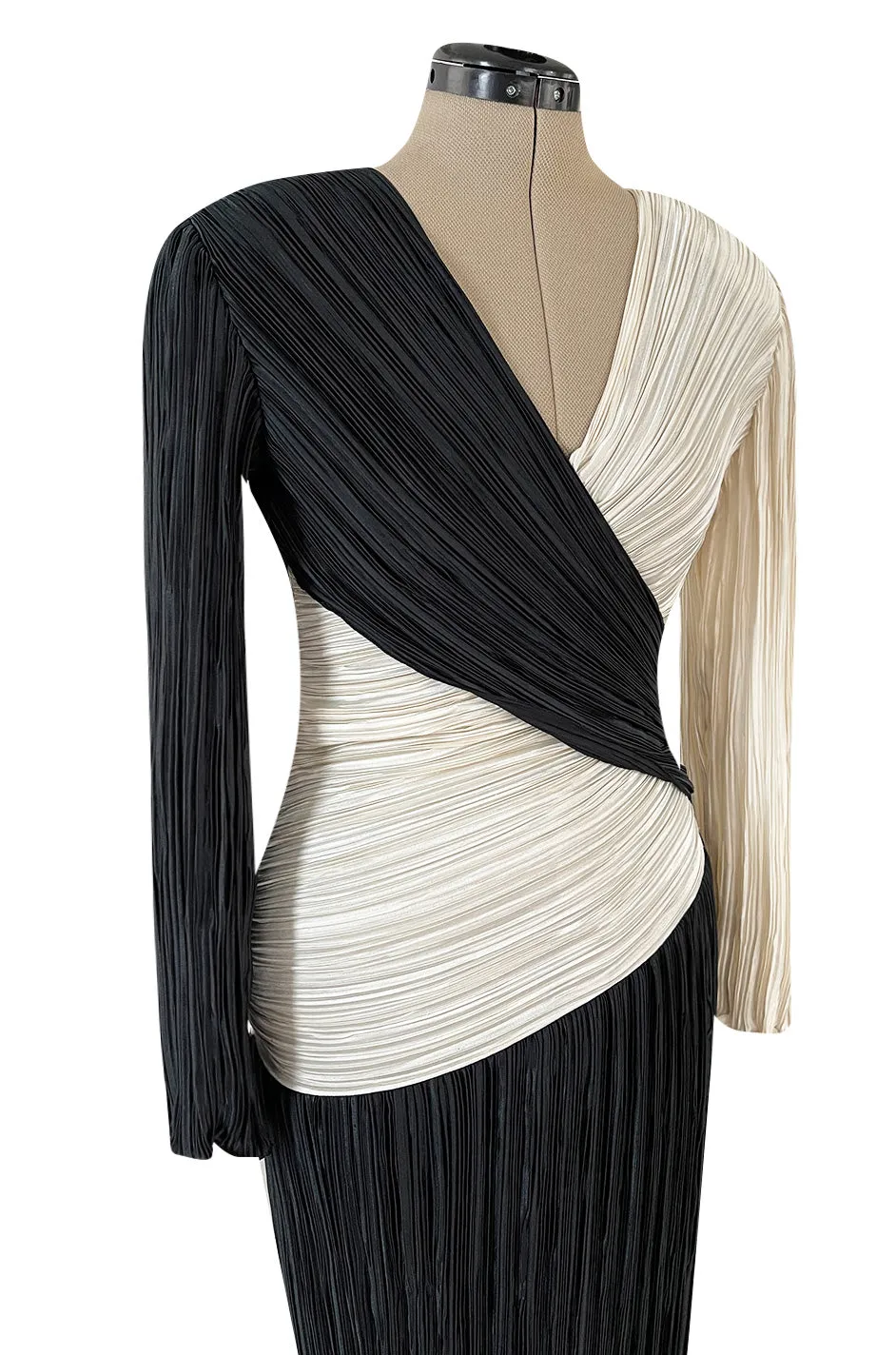 Spring 1980 Mary McFadden Black & Ivory Cross Over Plunge Front & Back Pleated Dress