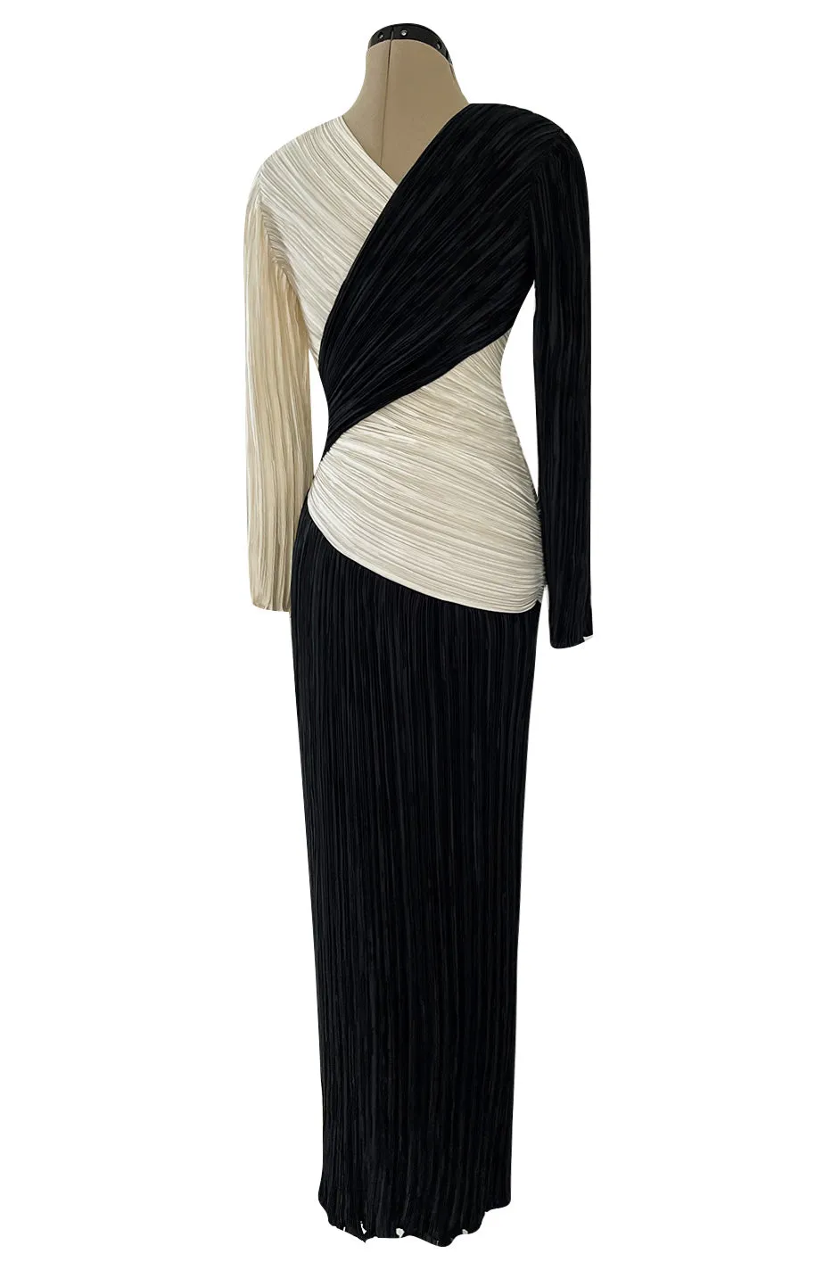 Spring 1980 Mary McFadden Black & Ivory Cross Over Plunge Front & Back Pleated Dress