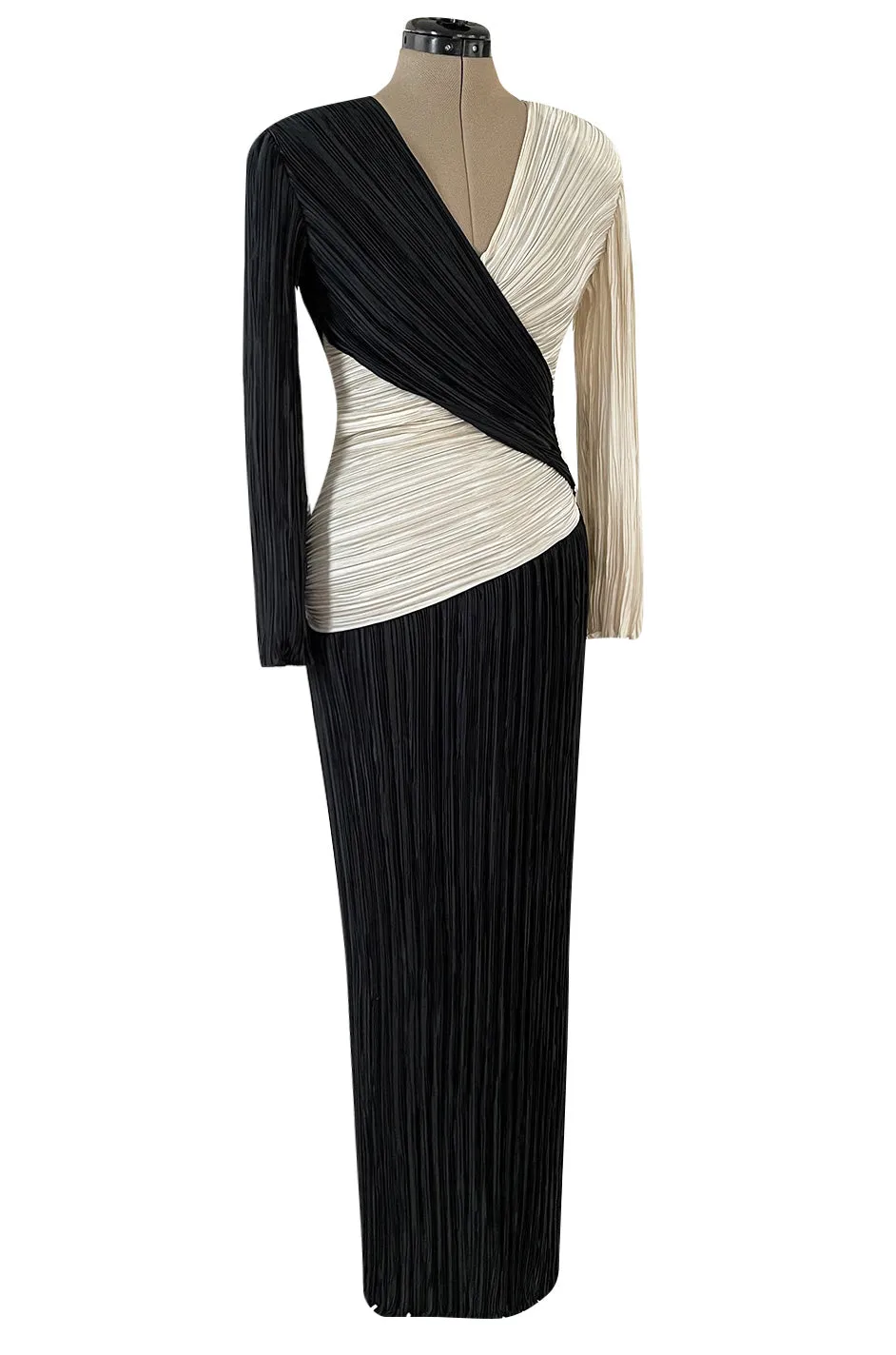 Spring 1980 Mary McFadden Black & Ivory Cross Over Plunge Front & Back Pleated Dress