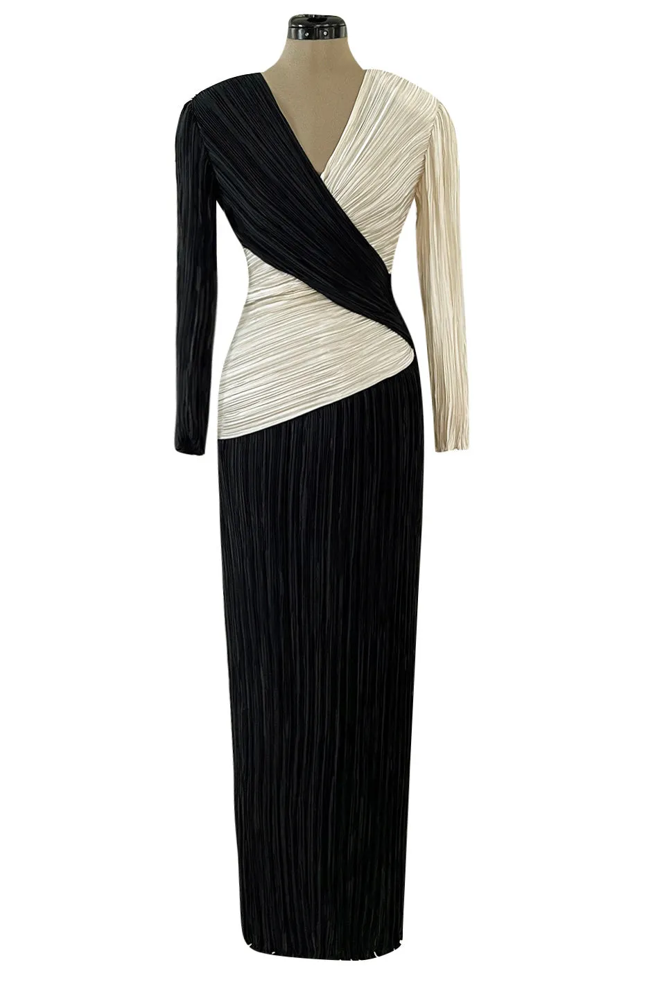 Spring 1980 Mary McFadden Black & Ivory Cross Over Plunge Front & Back Pleated Dress